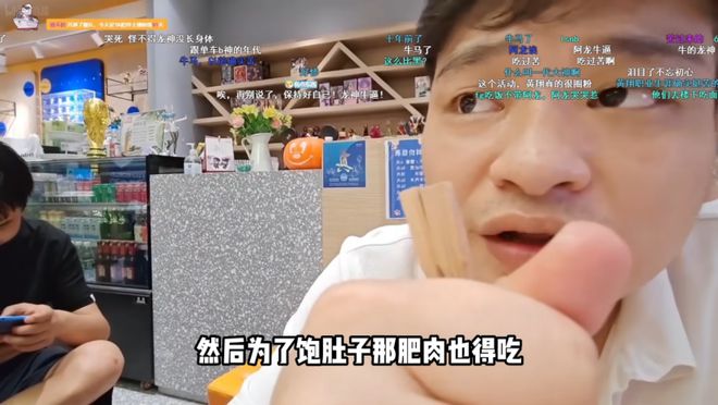 龙神户外吃盒饭：回忆往事，以前的牛马每天只能吃馒头配咸菜！