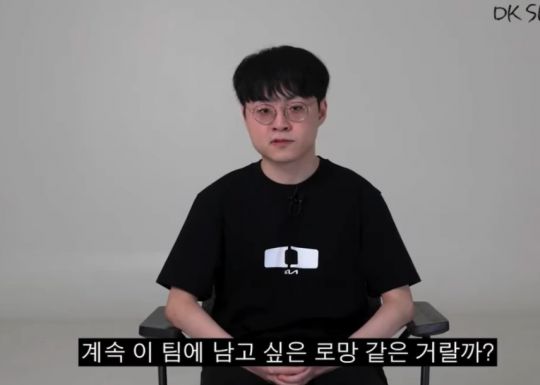 "许秀签下三年长约，冠军阵容只剩一人，快来了解最新游戏资讯！"