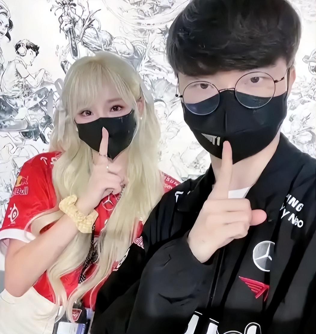 追求李哥十年！ker的绯闻女友曝光，网友称赞白毛小姐姐