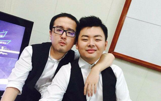 笑笑西卡发文宣布德云色解散，直播活动结束。